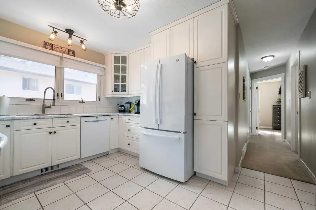 2672 12 Avenue SE Medicine Hat AB T1B 1V6