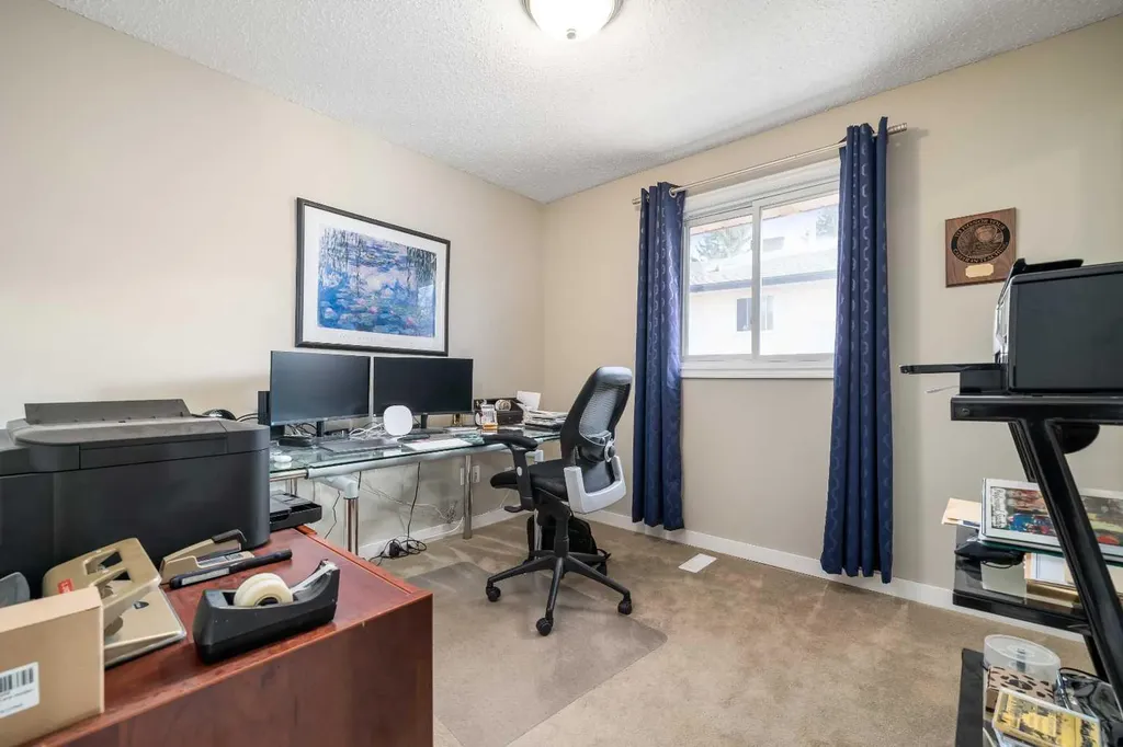 2672 12 Avenue SE Medicine Hat AB T1B 1V6
