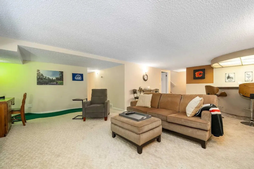 2672 12 Avenue SE Medicine Hat AB T1B 1V6