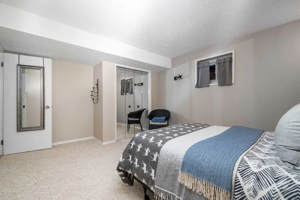 2672 12 Avenue SE Medicine Hat AB T1B 1V6