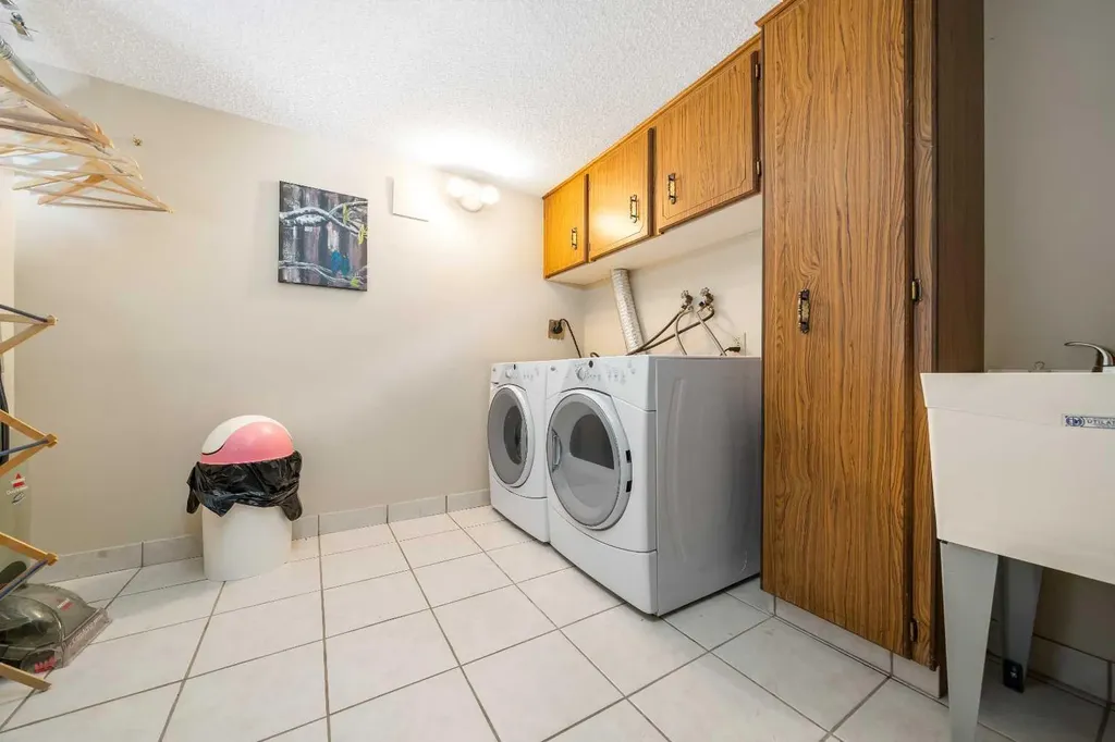 2672 12 Avenue SE Medicine Hat AB T1B 1V6