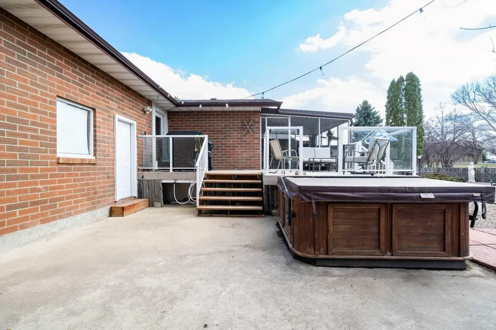 2672 12 Avenue SE Medicine Hat AB T1B 1V6