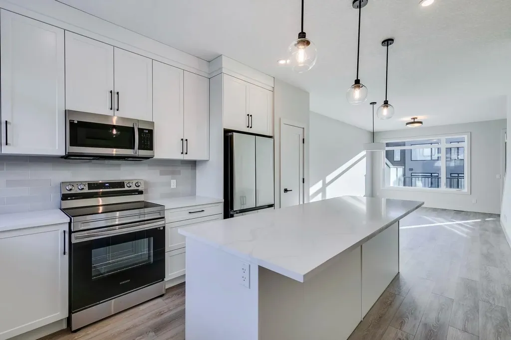 85 Royal Elm Green NW Calgary AB T3G 0G8