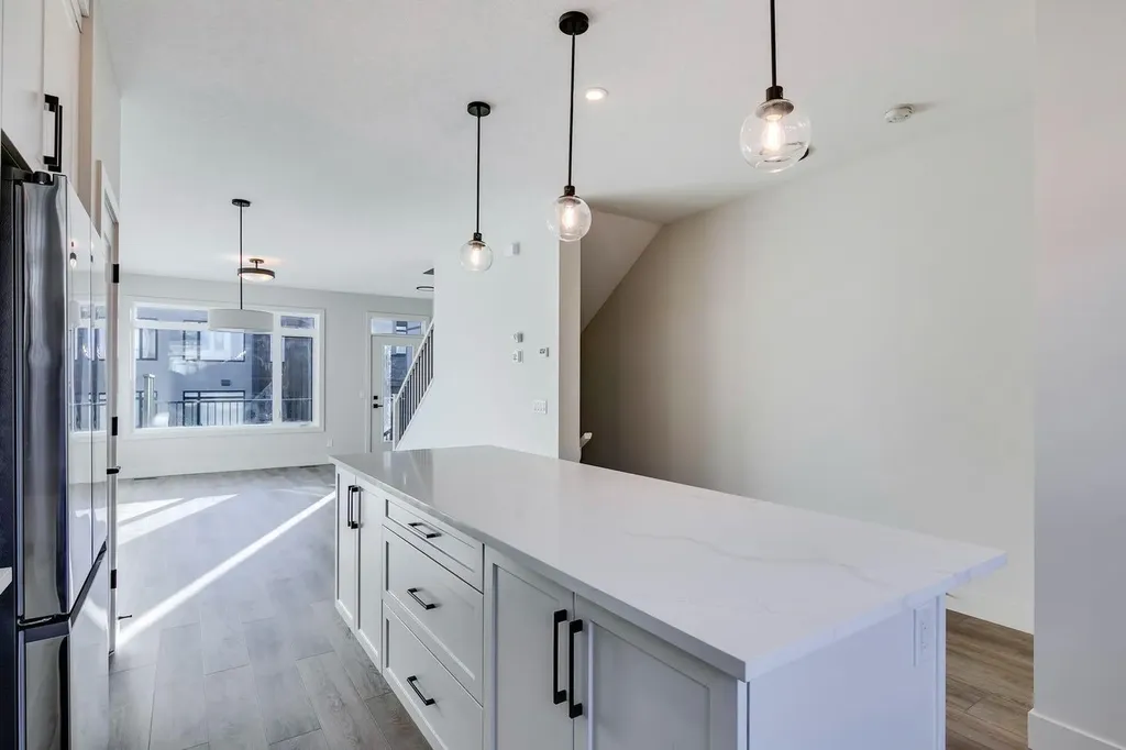 85 Royal Elm Green NW Calgary AB T3G 0G8