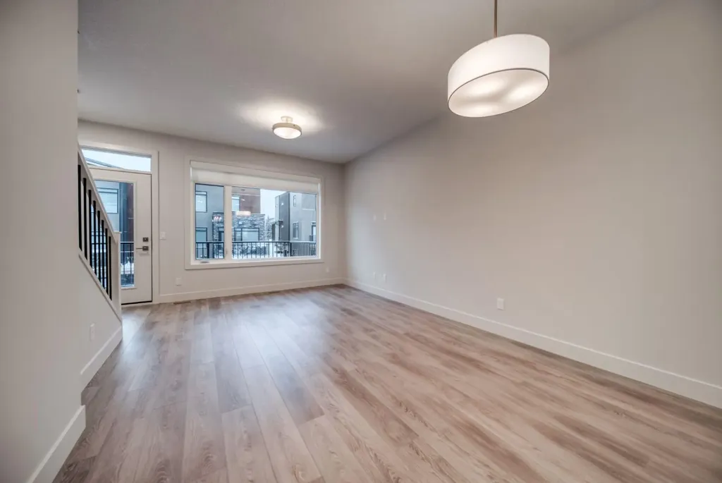 85 Royal Elm Green NW Calgary AB T3G 0G8