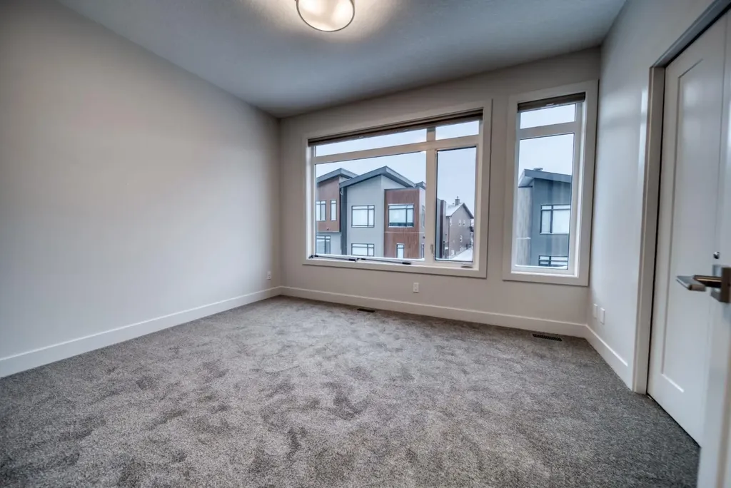 85 Royal Elm Green NW Calgary AB T3G 0G8