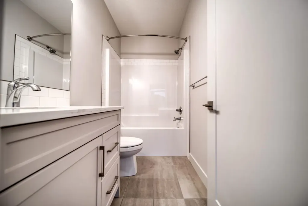 85 Royal Elm Green NW Calgary AB T3G 0G8