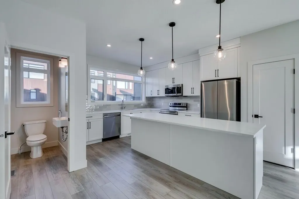 85 Royal Elm Green NW Calgary AB T3G 0G8
