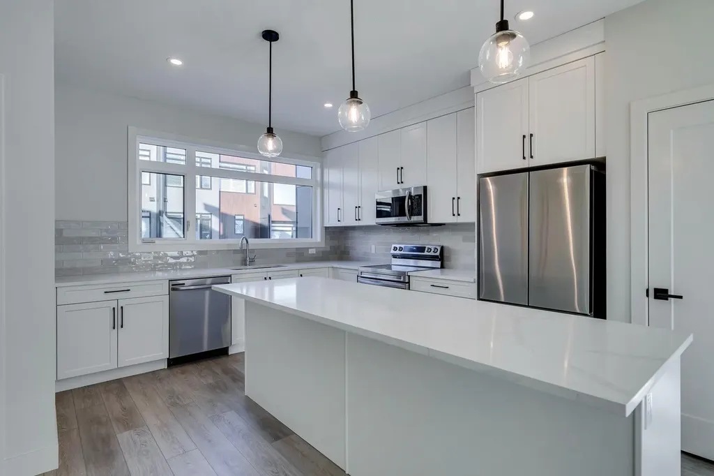 85 Royal Elm Green NW Calgary AB T3G 0G8
