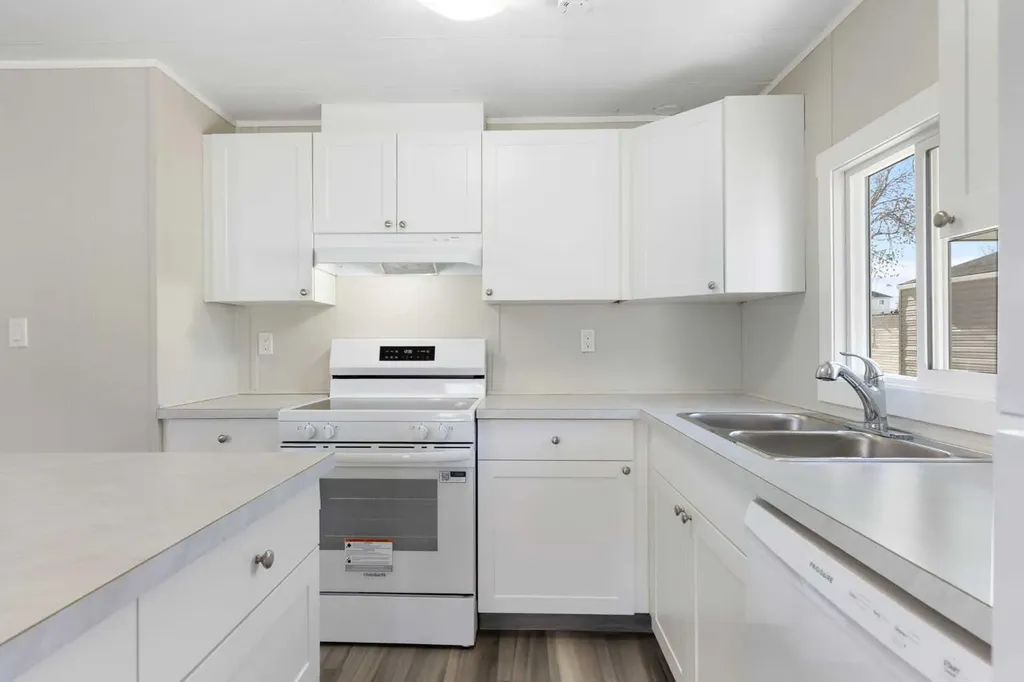6220 17 Avenue SE Calgary AB T2A 0W6