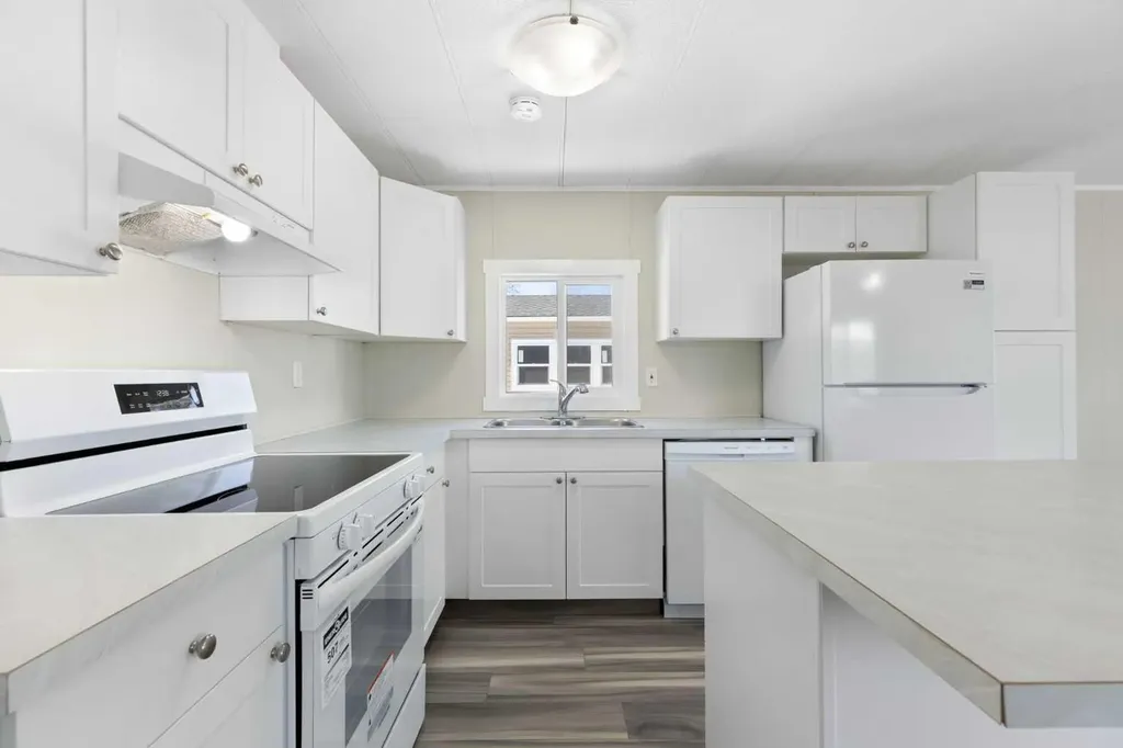 6220 17 Avenue SE Calgary AB T2A 0W6