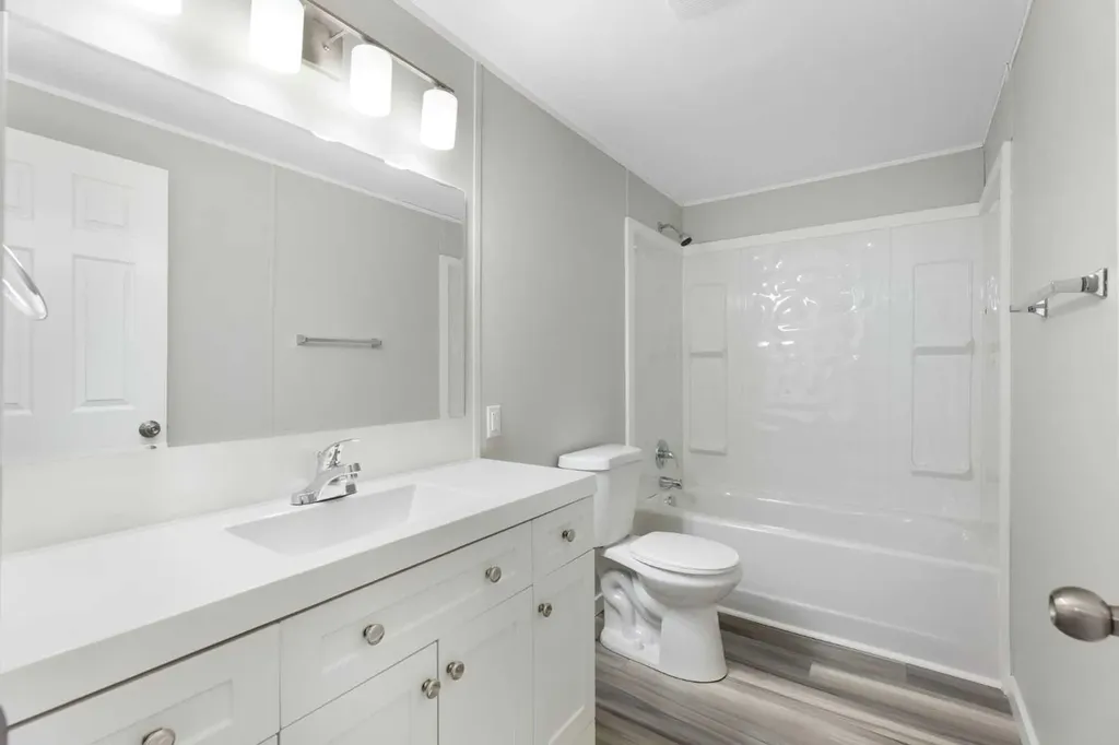 6220 17 Avenue SE Calgary AB T2A 0W6