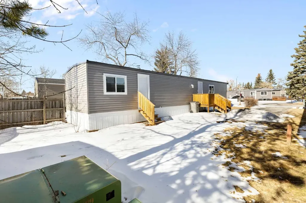 6220 17 Avenue SE Calgary AB T2A 0W6