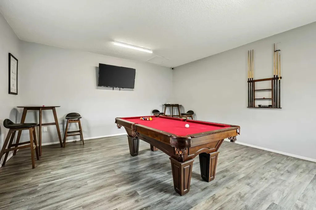 6220 17 Avenue SE Calgary AB T2A 0W6