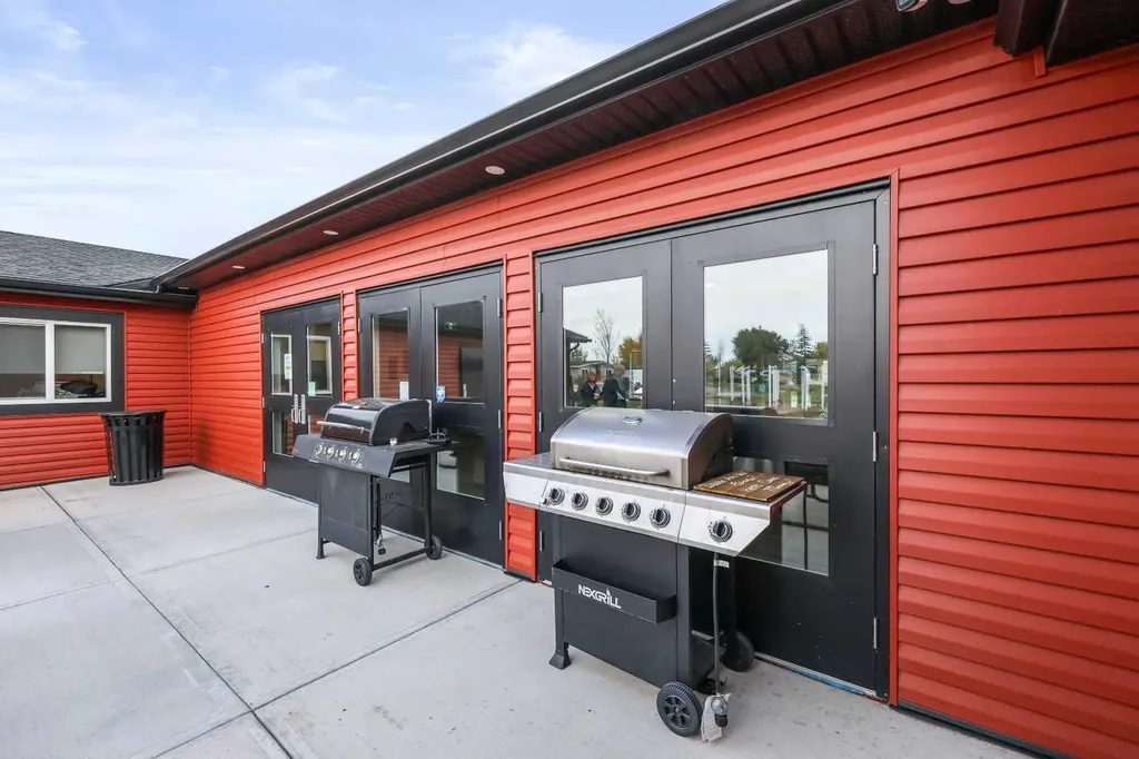 6220 17 Avenue SE Calgary AB T2A 0W6