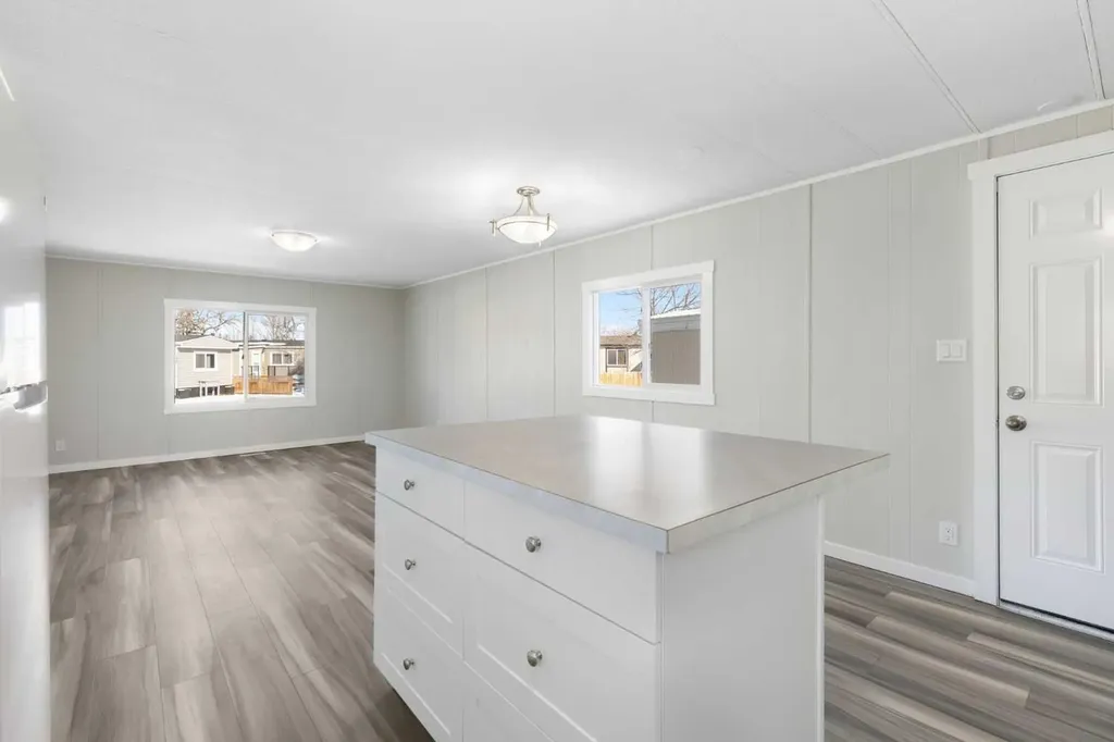 6220 17 Avenue SE Calgary AB T2A 0W6