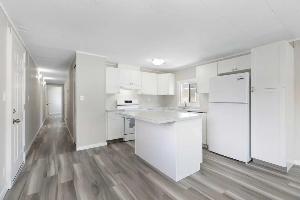 6220 17 Avenue SE Calgary AB T2A 0W6