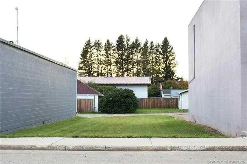 5106 50 Street Eckville AB T0M 0X0