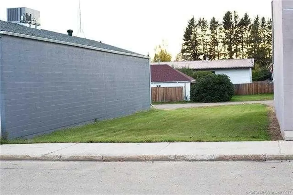 5106 50 Street Eckville AB T0M 0X0