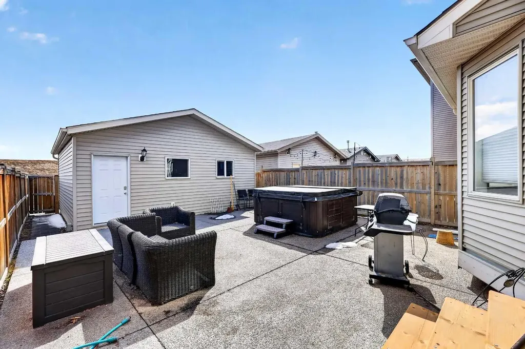336 Cranberry Circle SE Calgary AB T3M 1E4