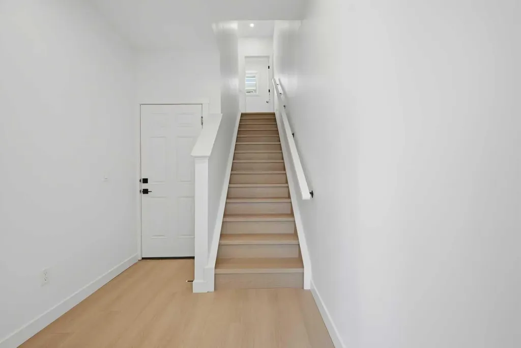 8814 48 Street NE Calgary AB T3J 5N8