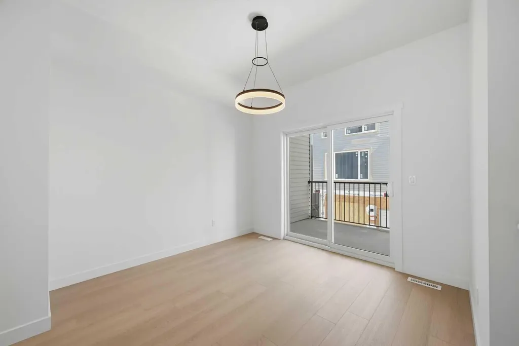 8814 48 Street NE Calgary AB T3J 5N8