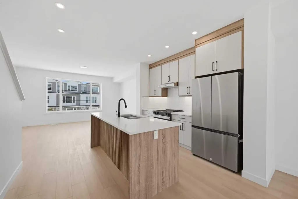 8814 48 Street NE Calgary AB T3J 5N8