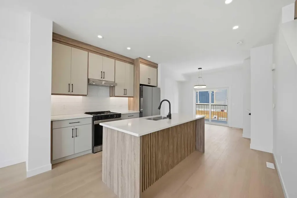 8814 48 Street NE Calgary AB T3J 5N8