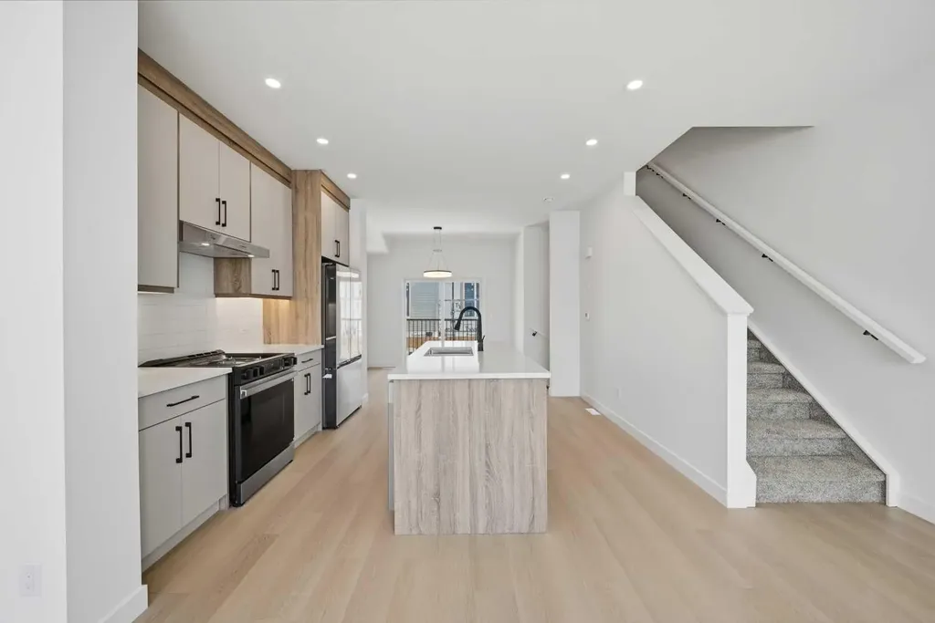 8814 48 Street NE Calgary AB T3J 5N8