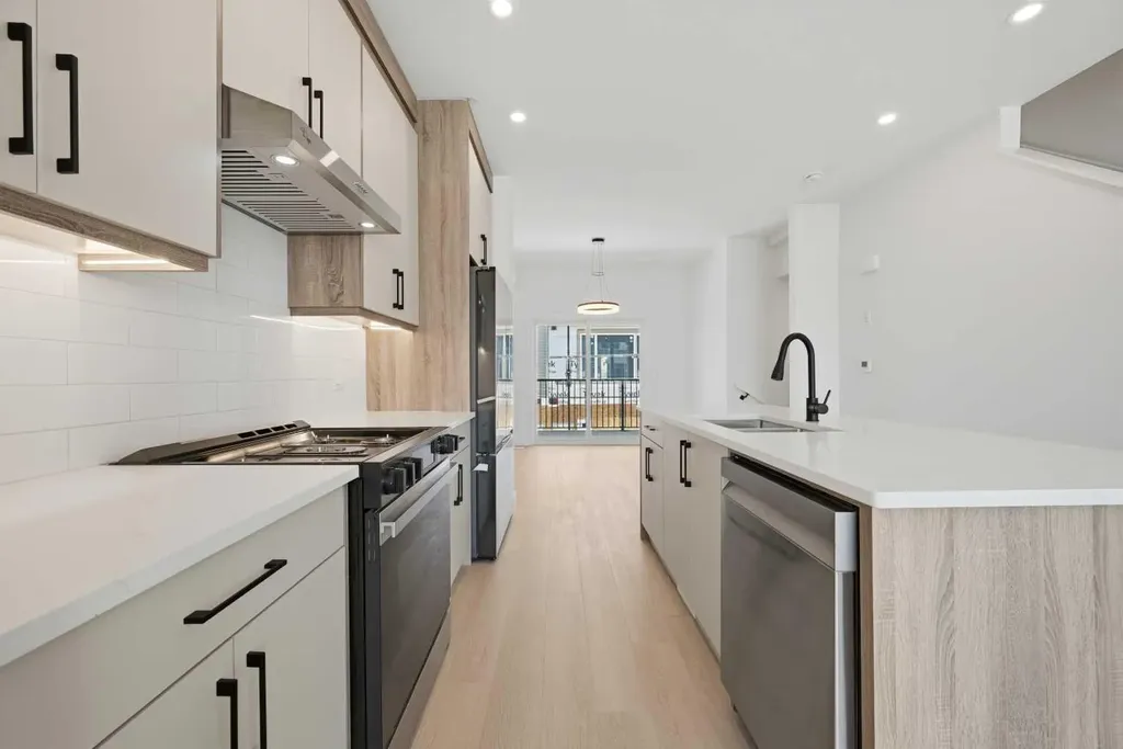 8814 48 Street NE Calgary AB T3J 5N8