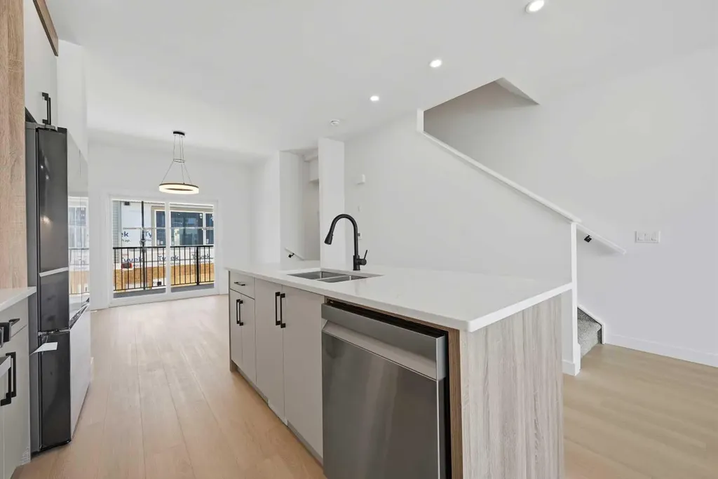 8814 48 Street NE Calgary AB T3J 5N8