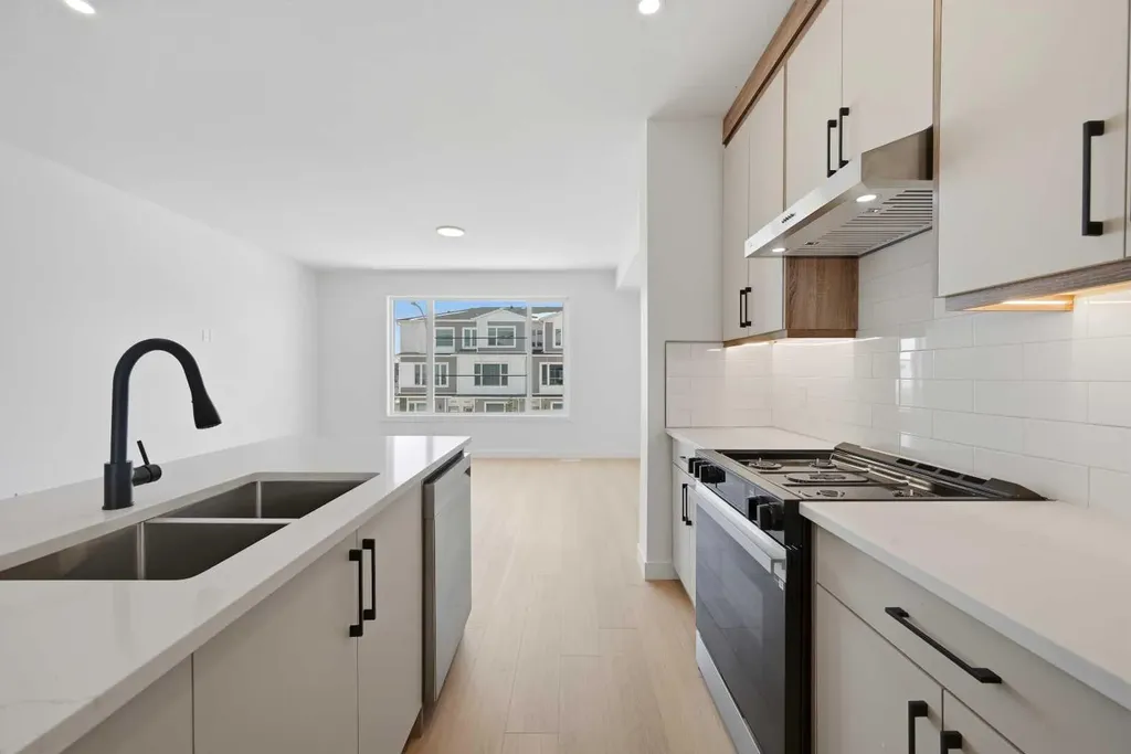 8814 48 Street NE Calgary AB T3J 5N8