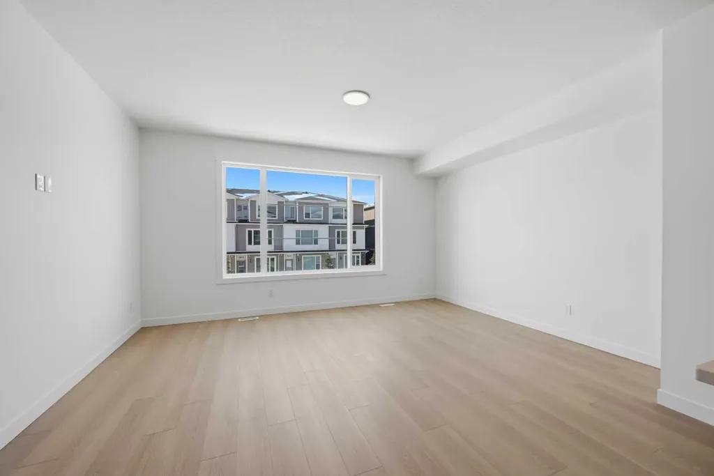 8814 48 Street NE Calgary AB T3J 5N8