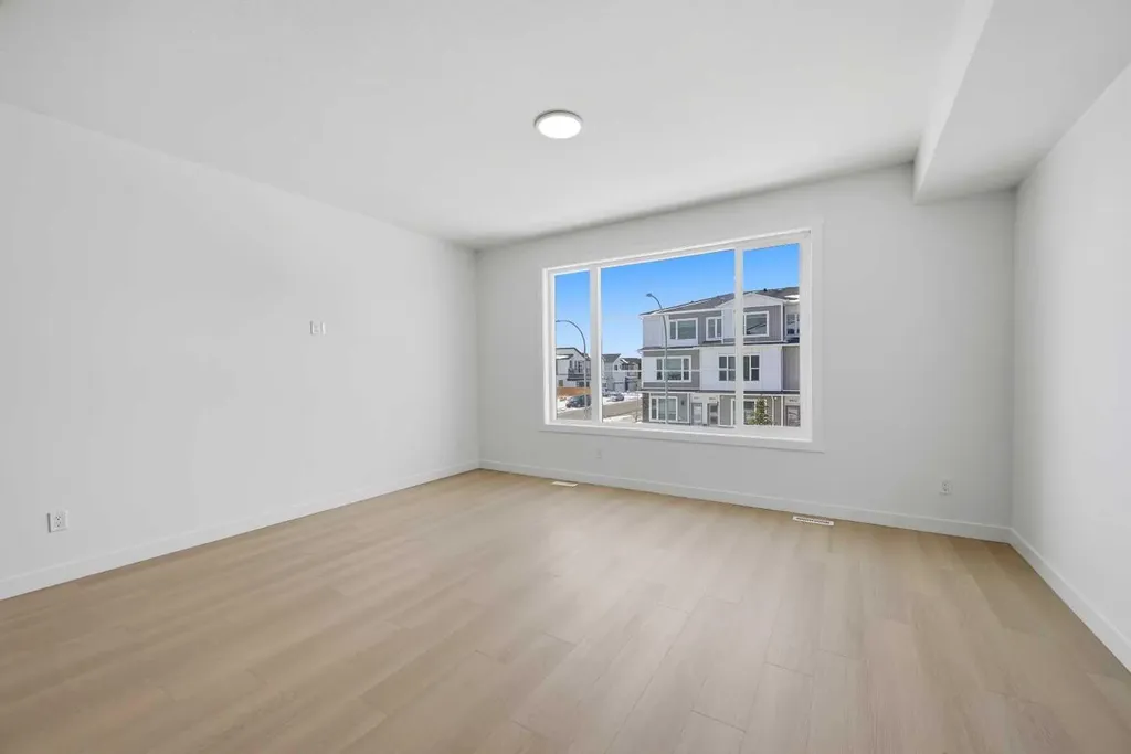 8814 48 Street NE Calgary AB T3J 5N8