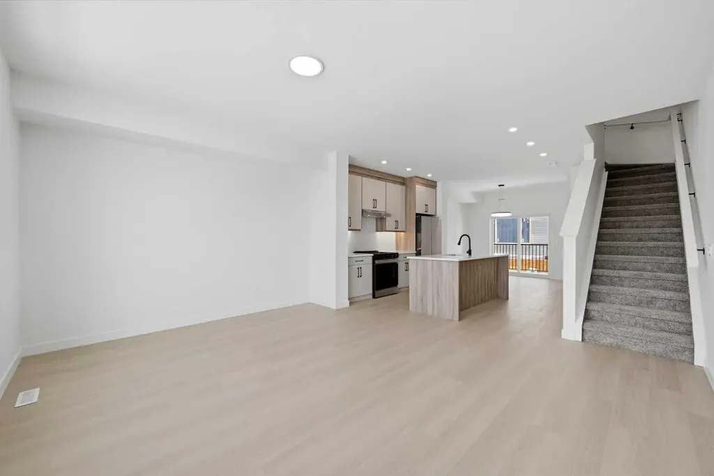 8814 48 Street NE Calgary AB T3J 5N8
