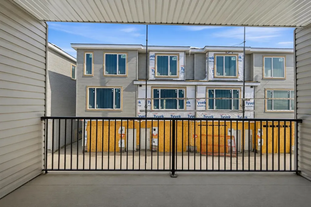 8814 48 Street NE Calgary AB T3J 5N8