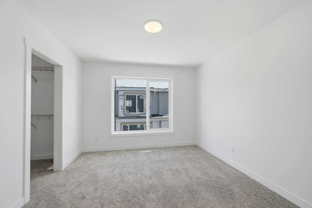 8814 48 Street NE Calgary AB T3J 5N8