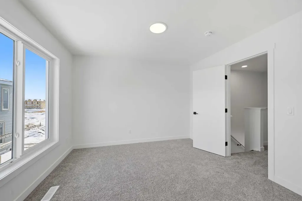 8814 48 Street NE Calgary AB T3J 5N8