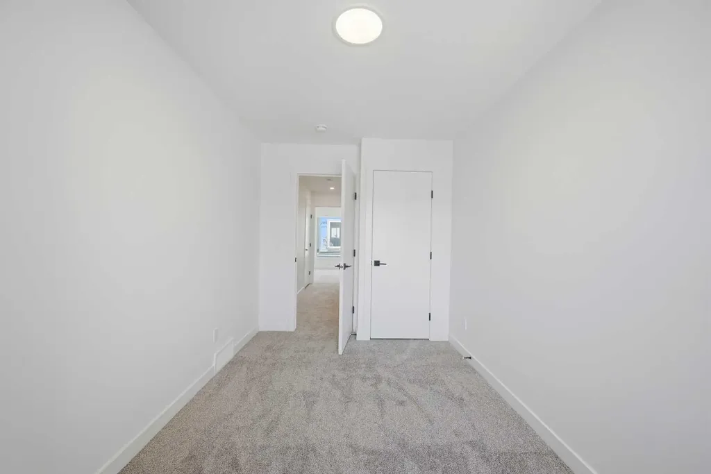 8814 48 Street NE Calgary AB T3J 5N8