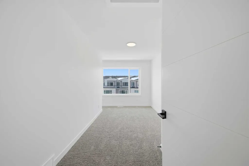 8814 48 Street NE Calgary AB T3J 5N8