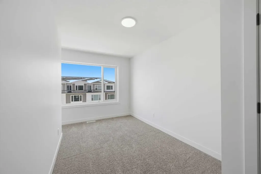 8814 48 Street NE Calgary AB T3J 5N8