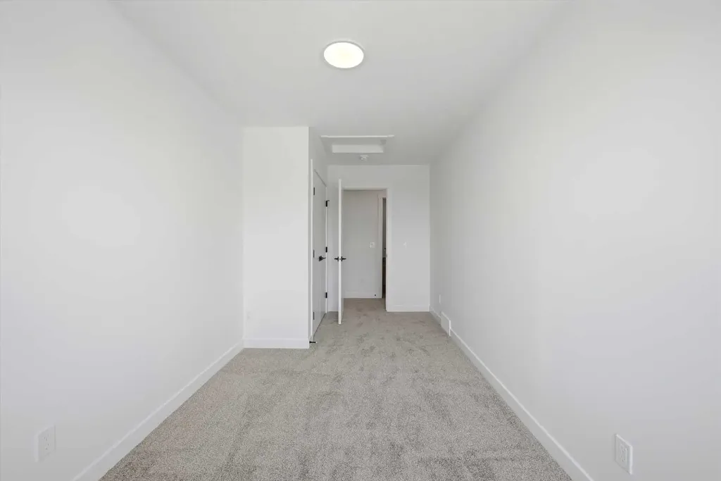 8814 48 Street NE Calgary AB T3J 5N8