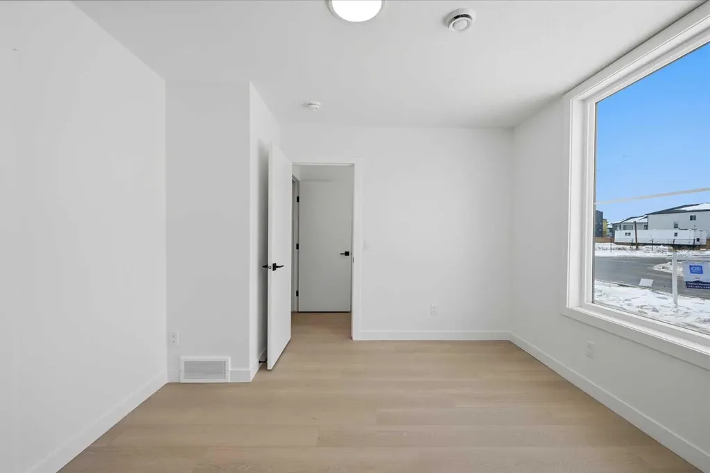 8814 48 Street NE Calgary AB T3J 5N8