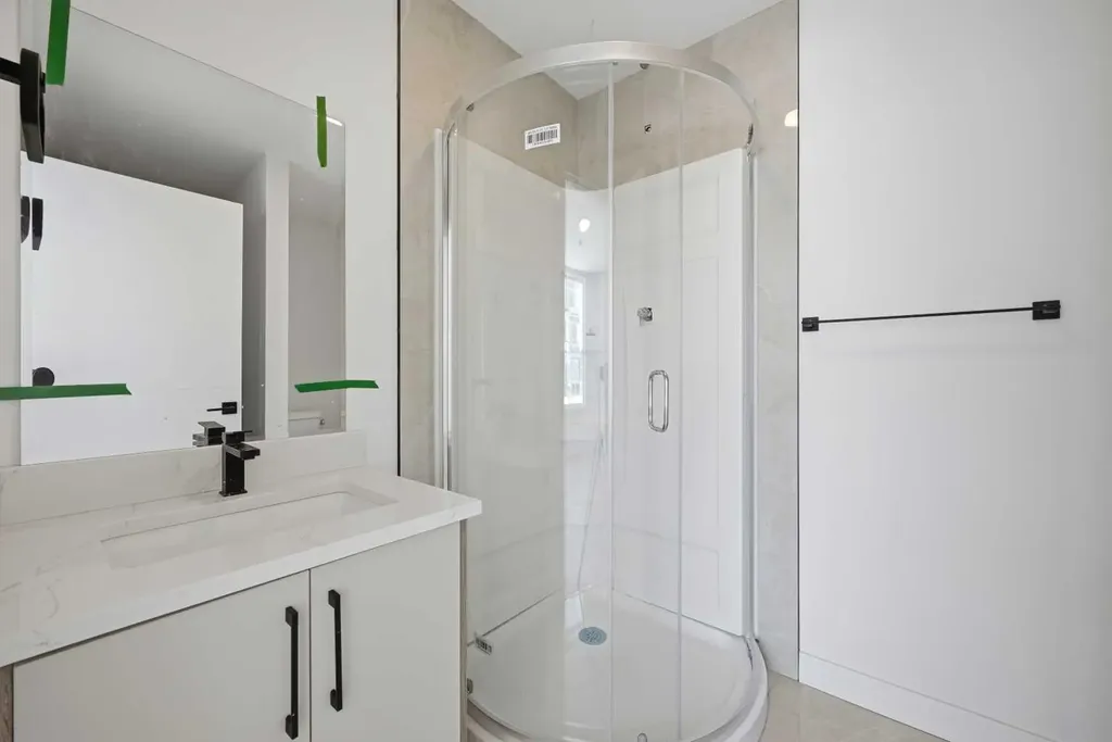 8814 48 Street NE Calgary AB T3J 5N8