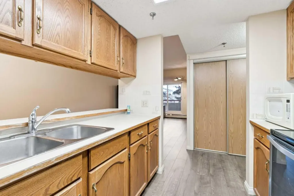 2011 University Drive NW Calgary AB T2N 4T4