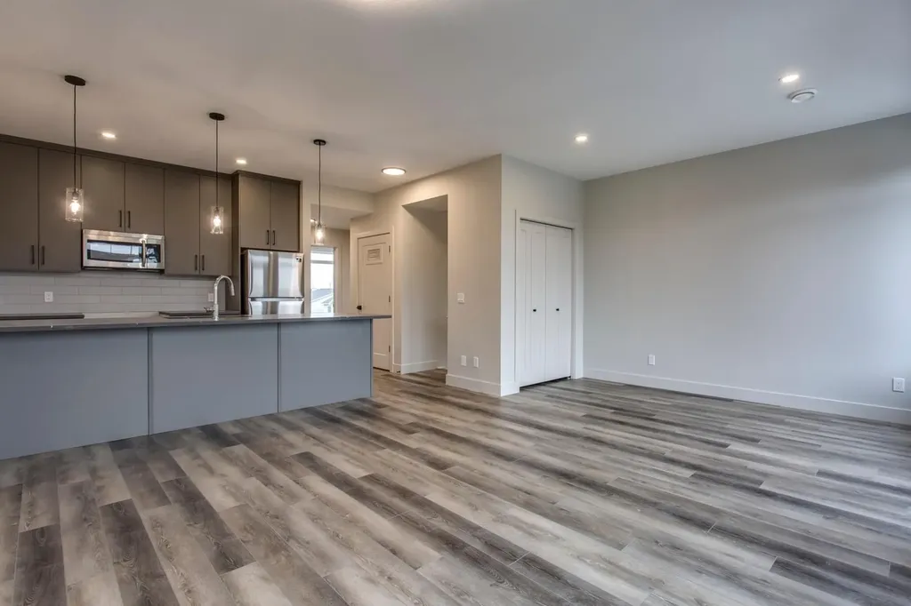 259 Royal Elm Road NW Calgary AB T3G 0G8