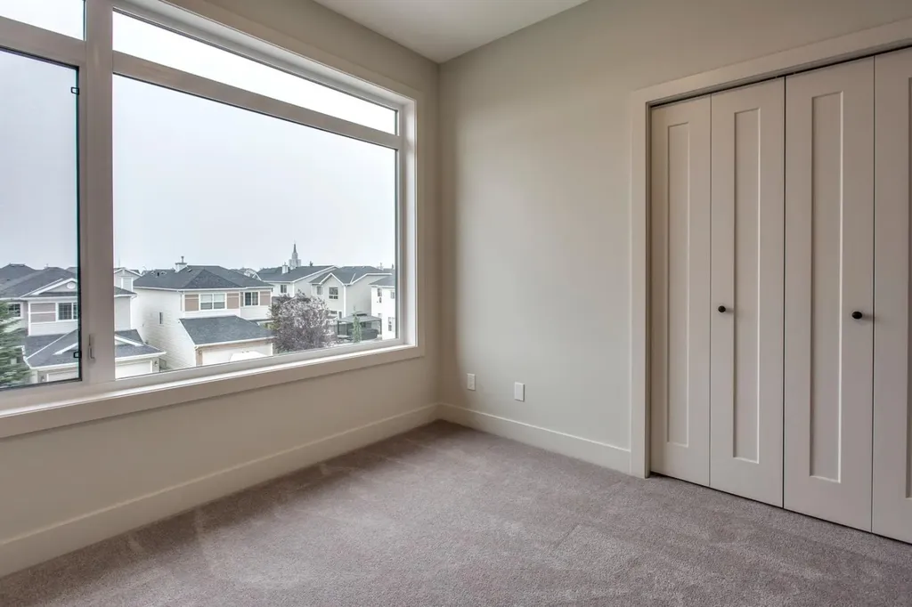 259 Royal Elm Road NW Calgary AB T3G 0G8