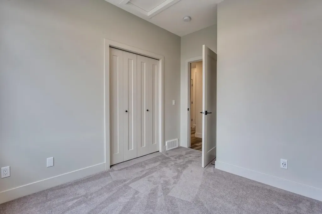 259 Royal Elm Road NW Calgary AB T3G 0G8