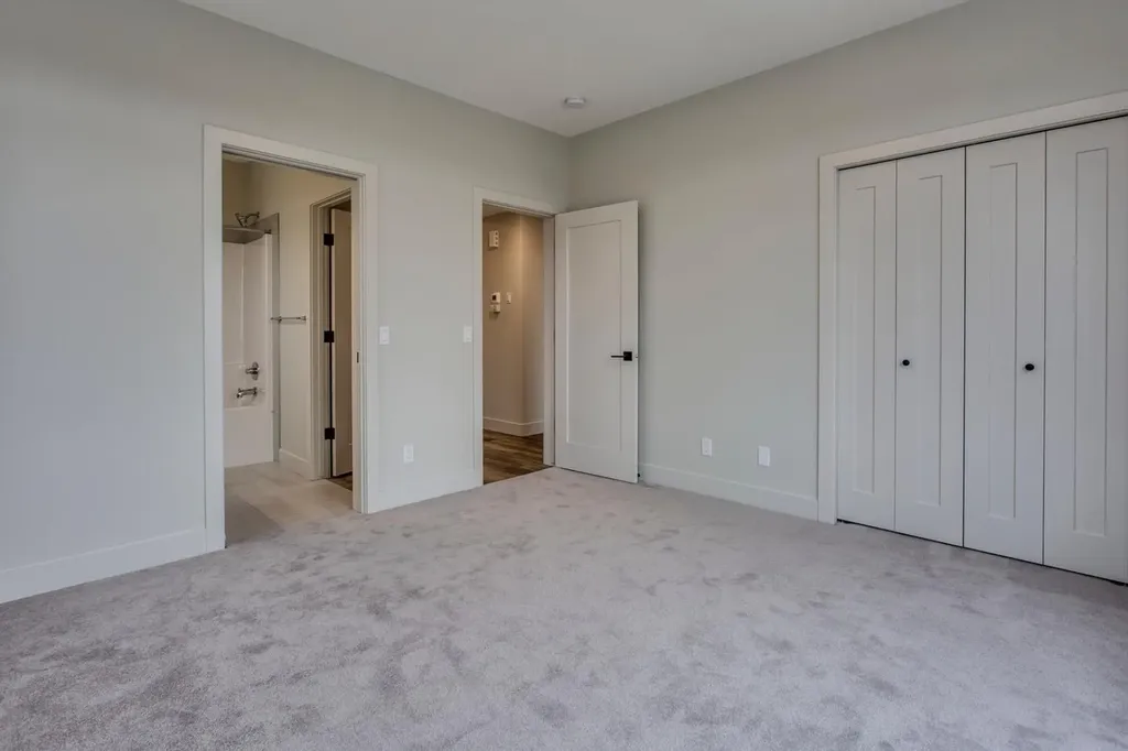 259 Royal Elm Road NW Calgary AB T3G 0G8