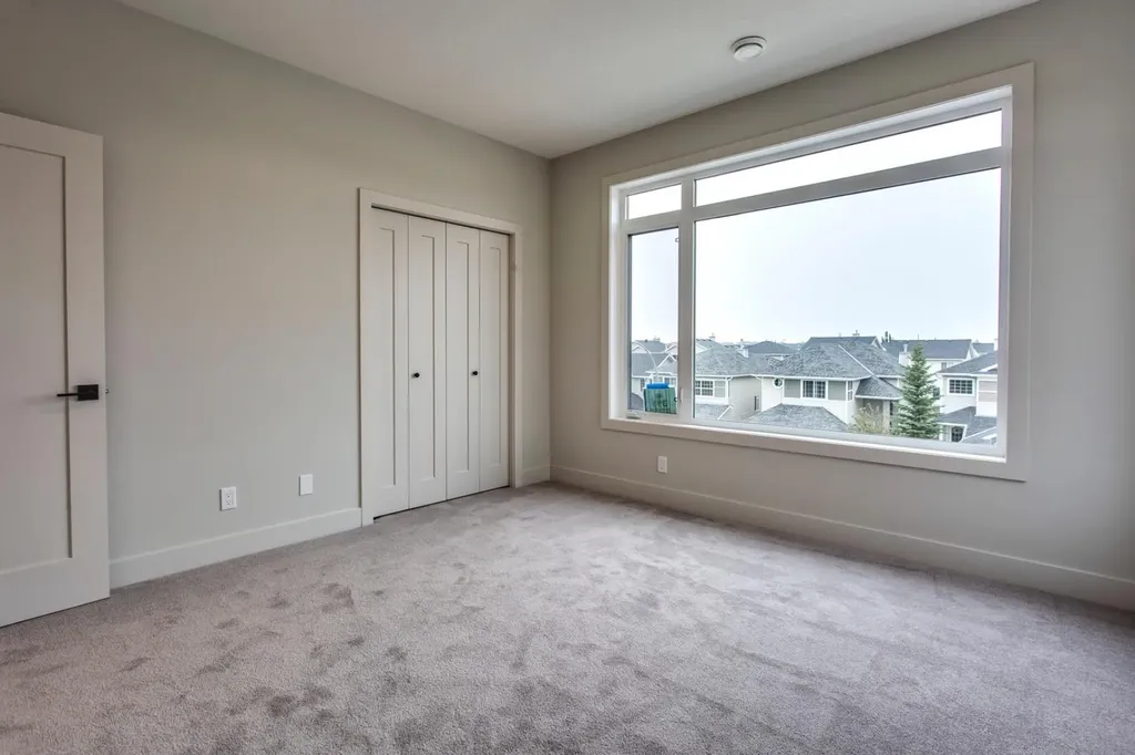 259 Royal Elm Road NW Calgary AB T3G 0G8